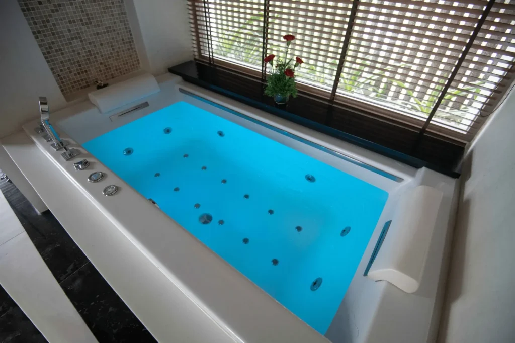 Jacuzzi Hot Bath Tub